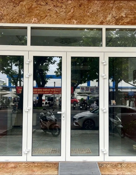 CỬA ĐI NHÔM 4 CÁNH MỞ QUAY NGOÀI