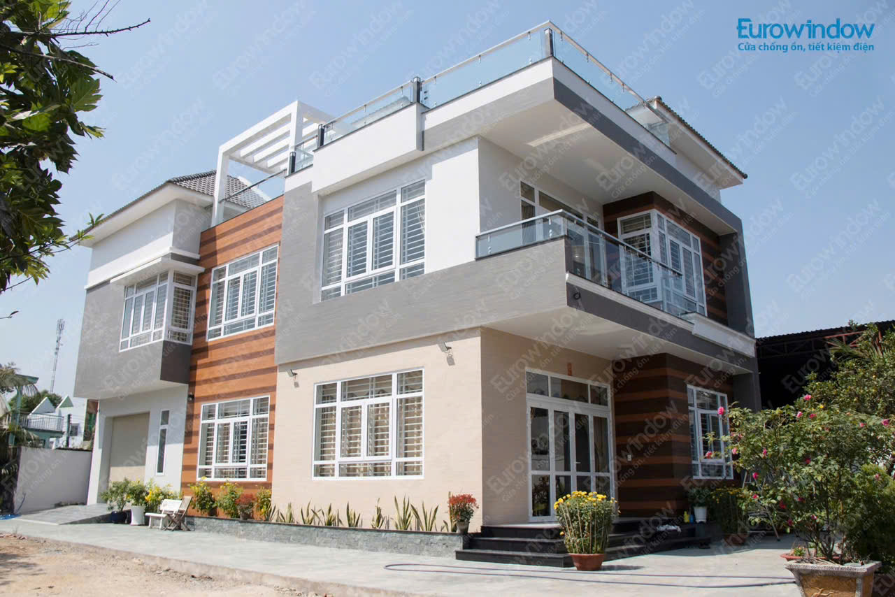 cửa đi upvc 4 cánh mở quay