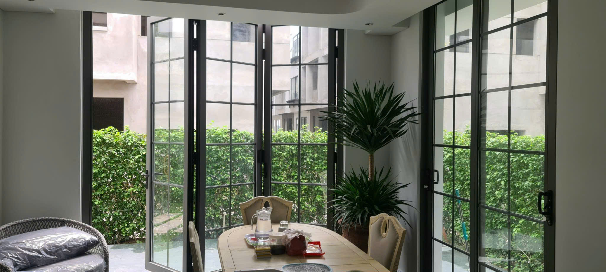 Cửa đi xếp trượt nhôm Eurowindow