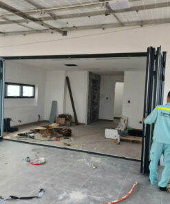 Cửa đi xếp trượt nhôm Eurowindow