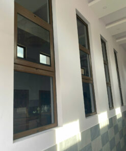 Cửa nhựa Eurowindow màu gỗ