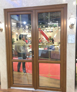 Cửa nhựa Eurowindow màu gỗ