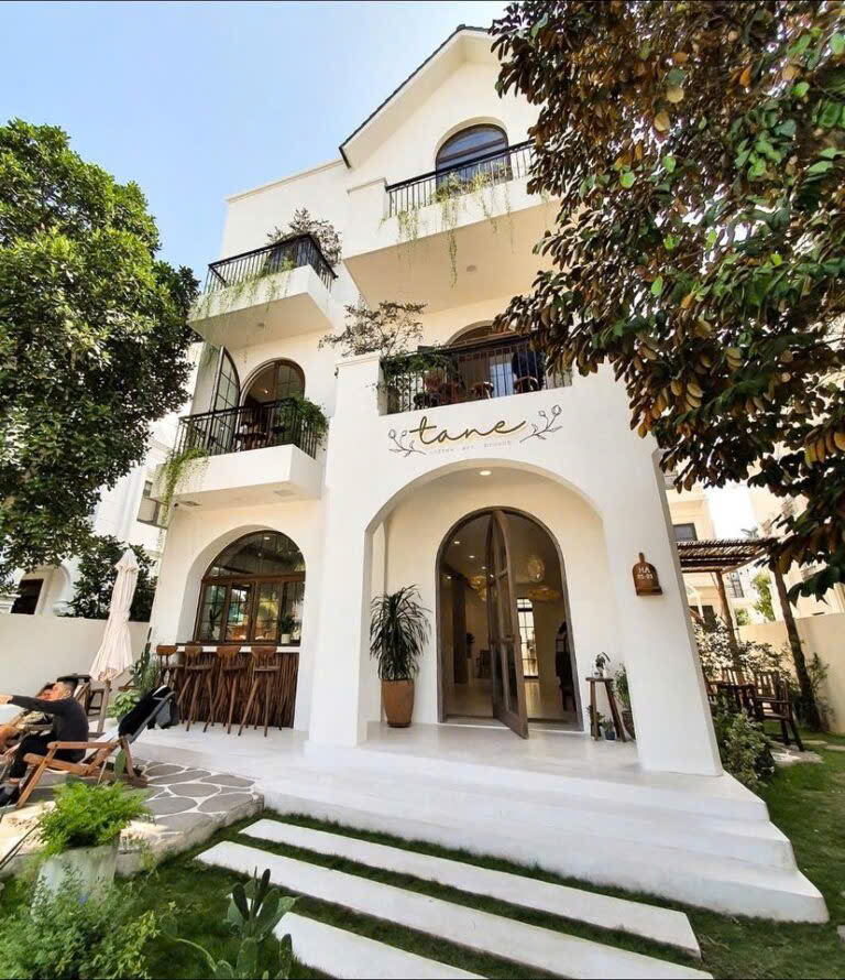 Cửa nhựa Eurowindow màu gỗ