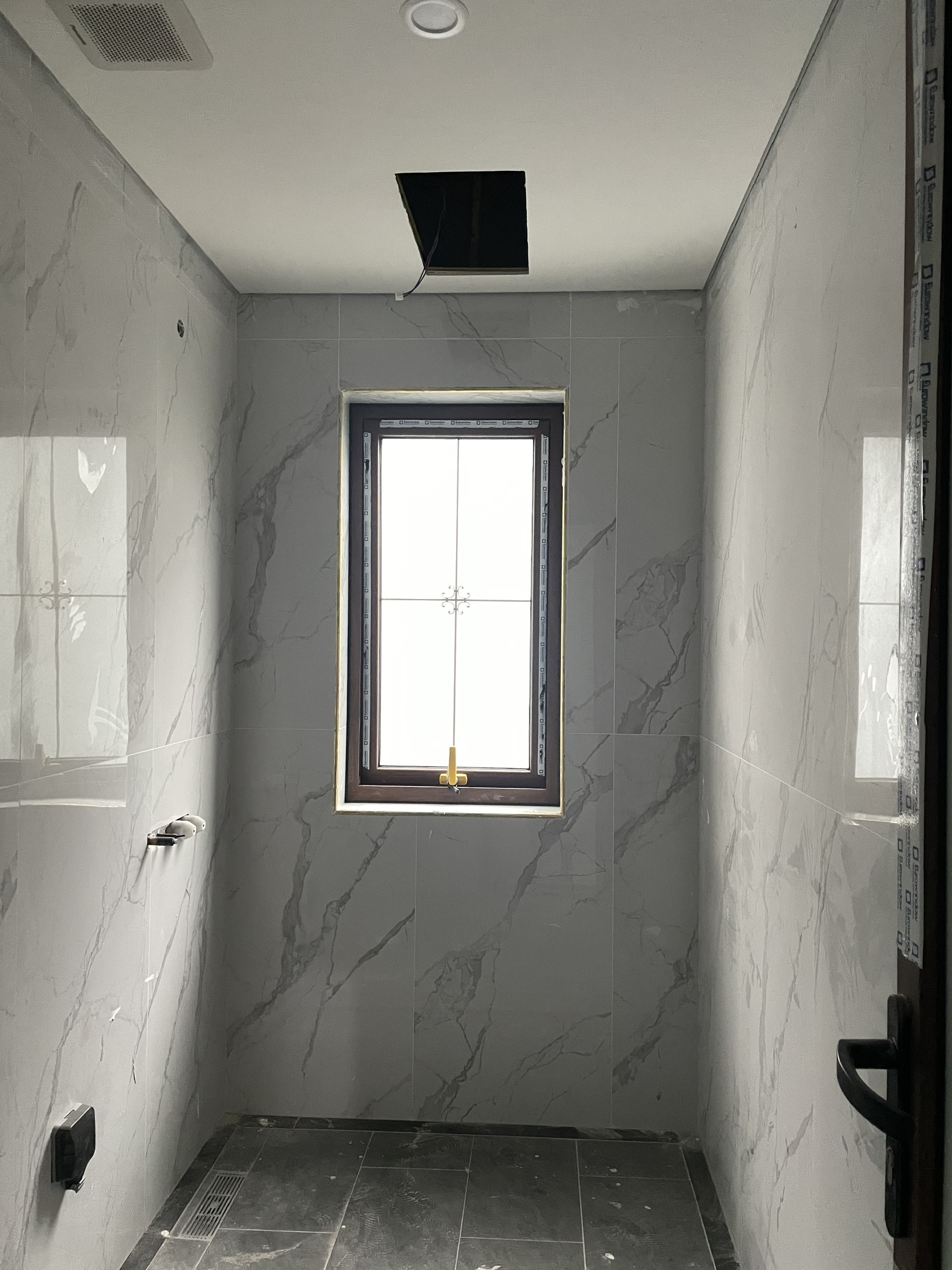 Cửa sổ mở hất nhôm Eurowindow