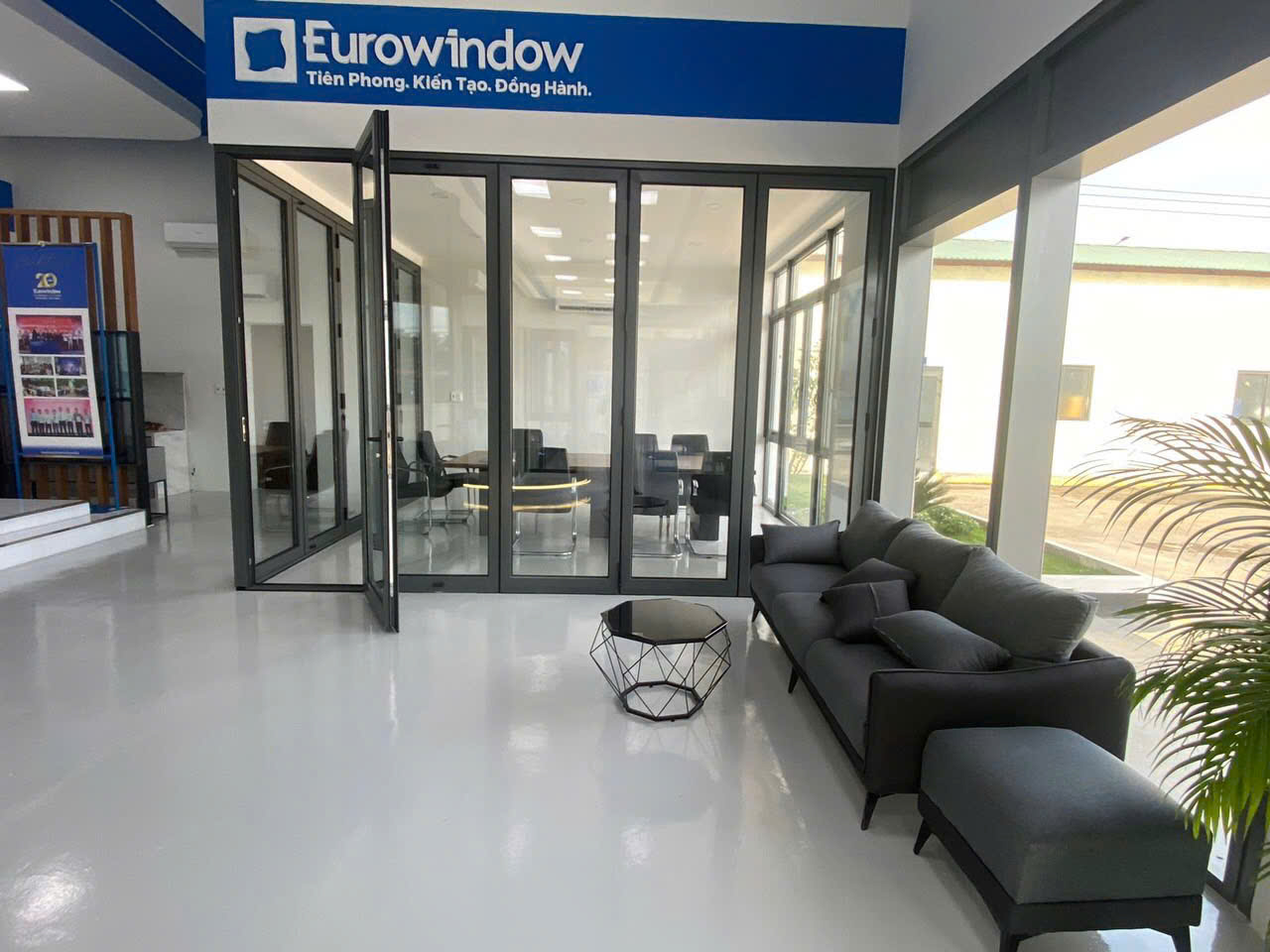 Cửa Eurowindow chính hãng