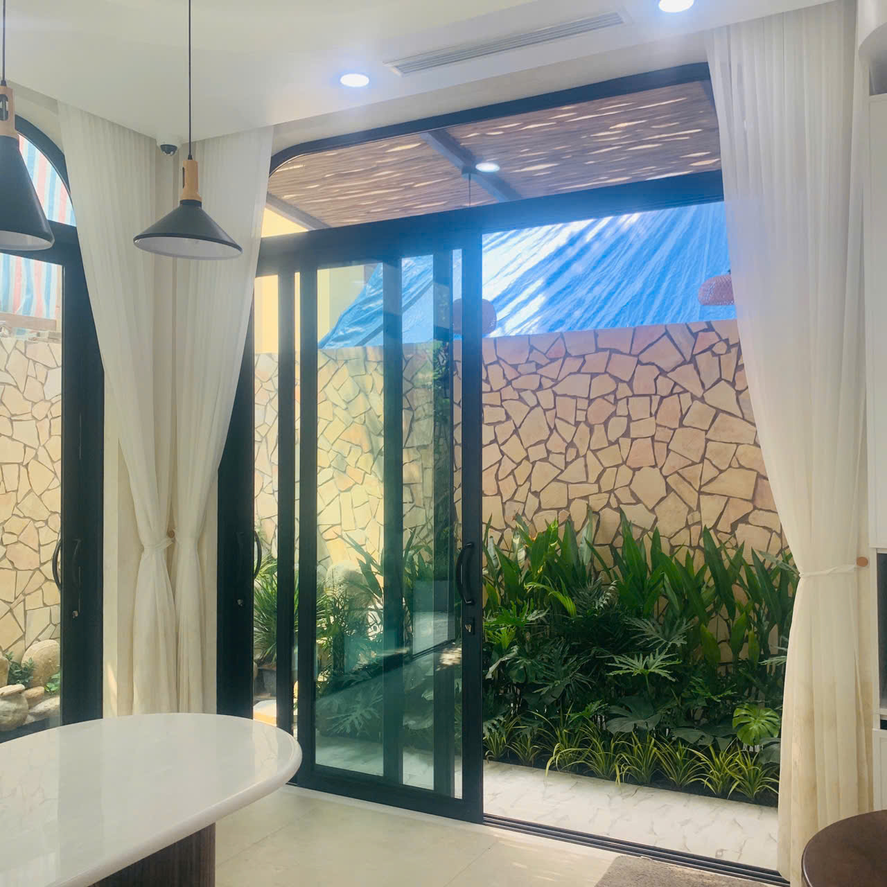 cửa đi nhôm Eurowindow