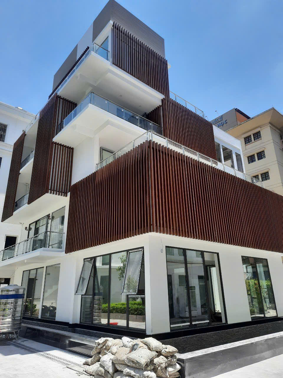 cửa đi nhôm Eurowindow